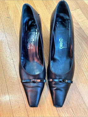 Salvatore Ferragamo Black Leather Bow Kitten Heel Pumps size 8.5B
